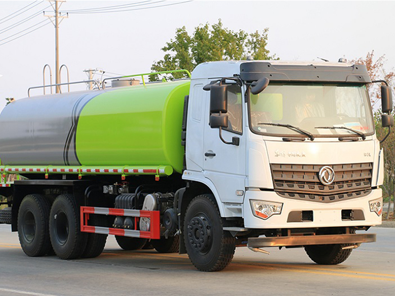 東風后八輪灑水車